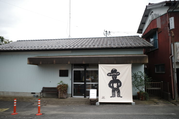 店舗併用住宅のパン屋の外観写真
